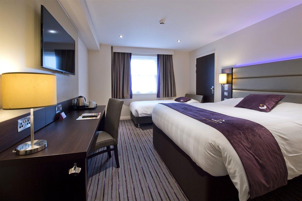 Premier Inn Premier Inn Байдфорд Екстер'єр фото