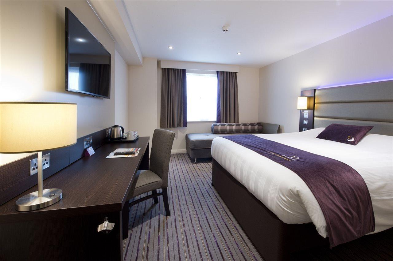 Premier Inn Premier Inn Байдфорд Екстер'єр фото