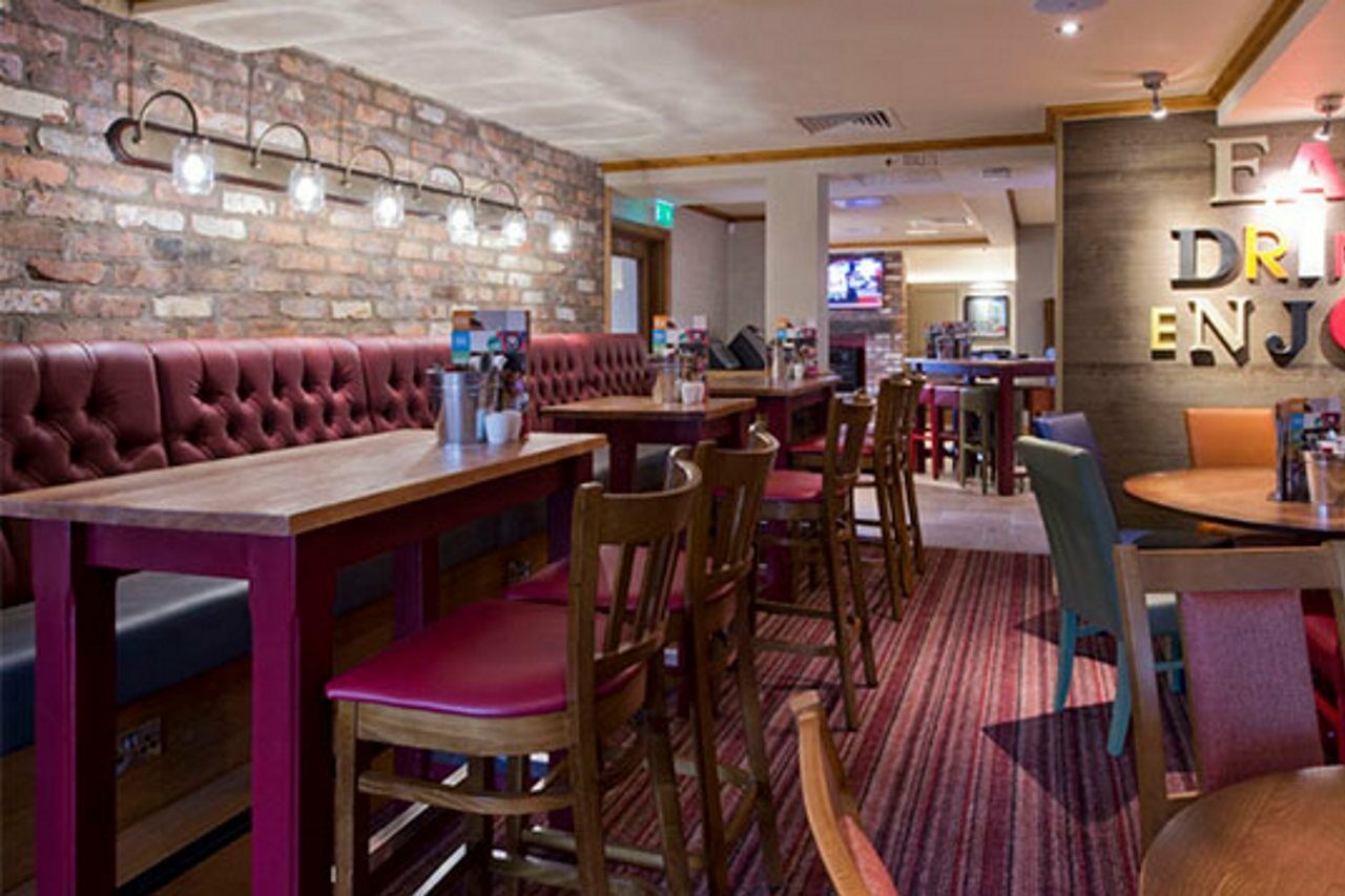 Premier Inn Premier Inn Байдфорд Екстер'єр фото